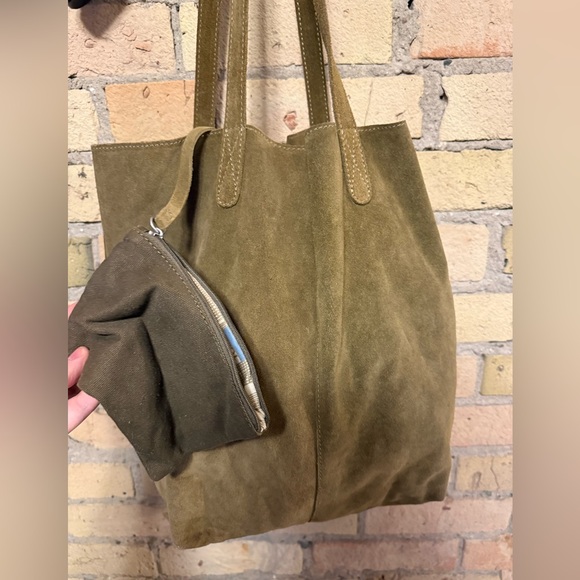 TOMS cosmopolitan soft suede Tote Bag in olive - Picture 4 of 5